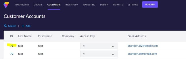 customers_and_customer.jpg customers_and_customer.jpg